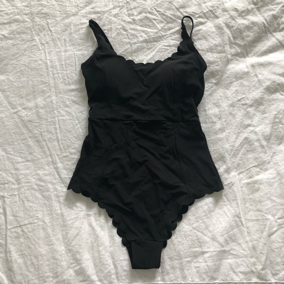 h&m scalloped swimsuit